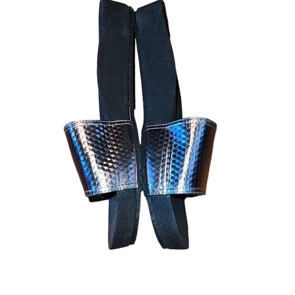 Revitalign Silver Slide Sandals Size 11 - Picture 4 of 6